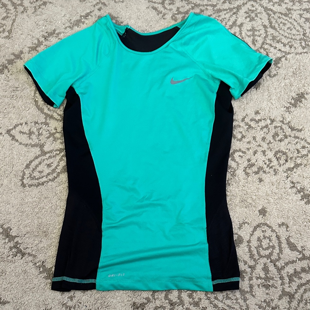 Nike Women's Turquoise and Black Short Sleeve Tee